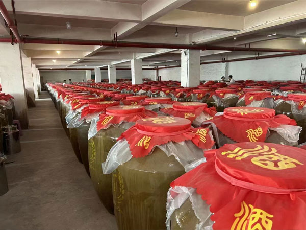 貴州白酒貼牌廠家如何選擇——名谷酒業