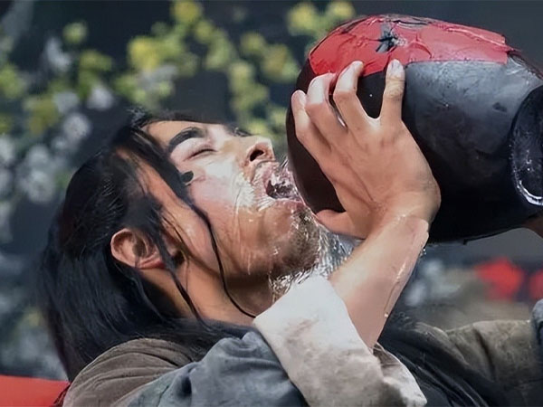 為何古人喝酒用碗，現代人喝酒用杯