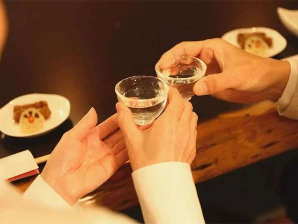 喝白酒變胖.jpg 喝白酒變胖.jpg