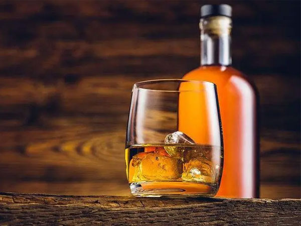 白酒和洋酒的區(qū)別.jpg 白酒和洋酒的區(qū)別.jpg